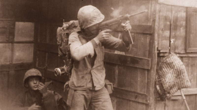 Солдат с пистолетом-пулеметом M3