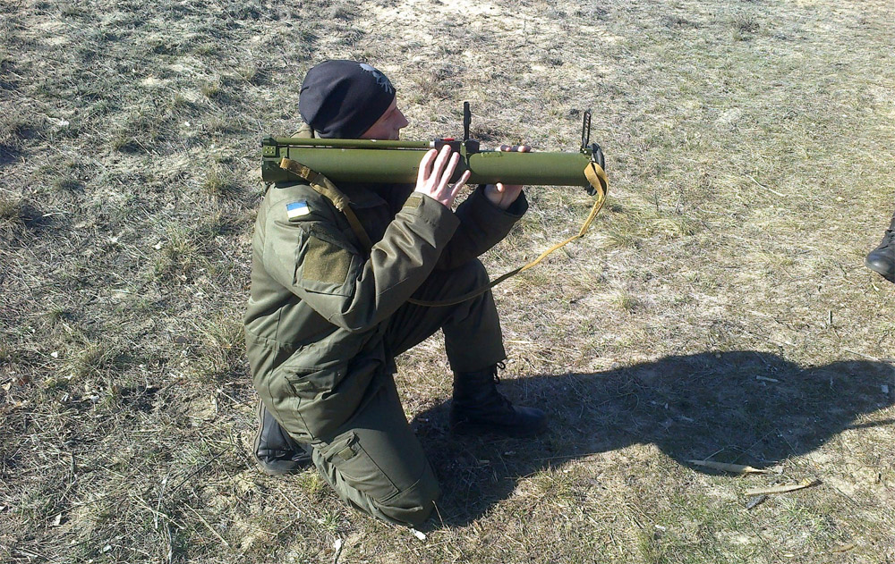 Украинский солдат с РПГ-26